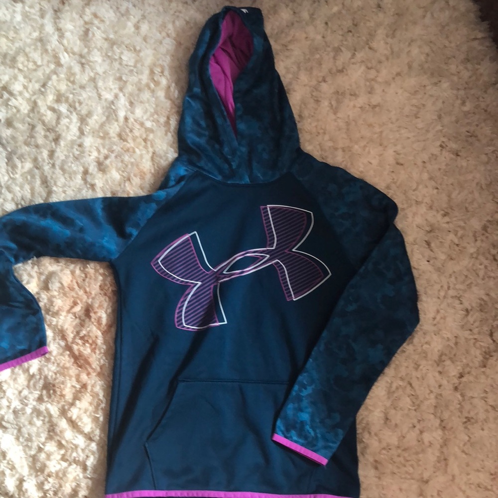 Youth L girls under armor hoodie. Super comfy, just didn’t fit me comfortably.